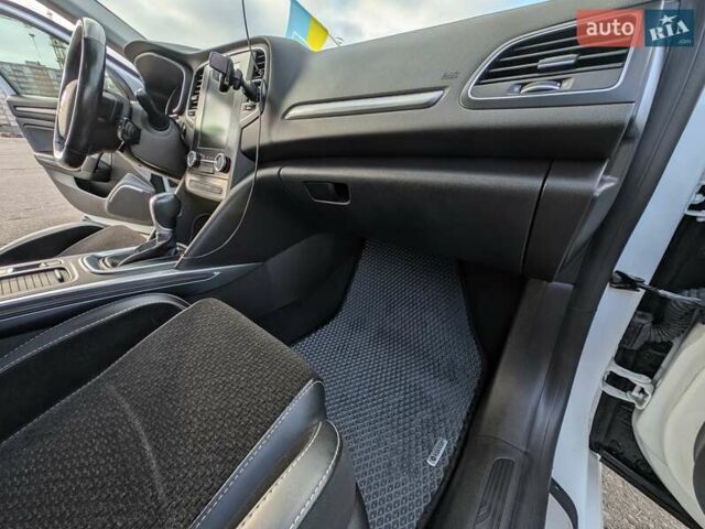 Белый Рено Меган, объемом двигателя 1.46 л и пробегом 112 тыс. км за 14000 $, фото 53 на Automoto.ua