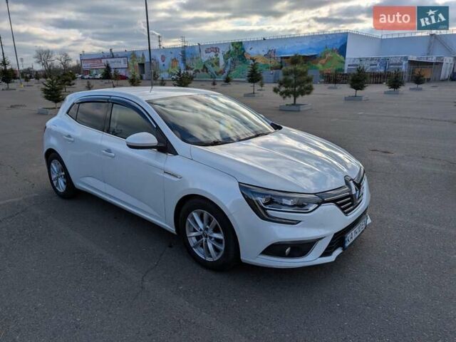 Белый Рено Меган, объемом двигателя 1.46 л и пробегом 112 тыс. км за 14000 $, фото 3 на Automoto.ua