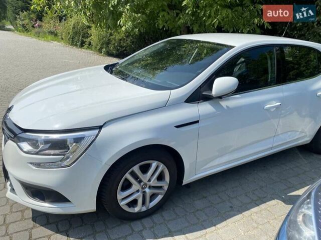 Белый Рено Меган, объемом двигателя 1.46 л и пробегом 200 тыс. км за 10680 $, фото 4 на Automoto.ua