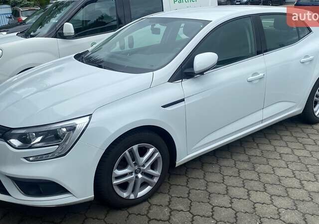 Белый Рено Меган, объемом двигателя 1.46 л и пробегом 200 тыс. км за 10680 $, фото 20 на Automoto.ua