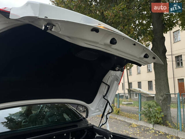 Белый Рено Меган, объемом двигателя 1.46 л и пробегом 258 тыс. км за 9300 $, фото 29 на Automoto.ua