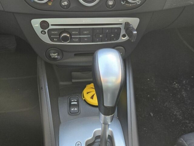 Білий Рено Меган, об'ємом двигуна 1.5 л та пробігом 182 тис. км за 9000 $, фото 6 на Automoto.ua