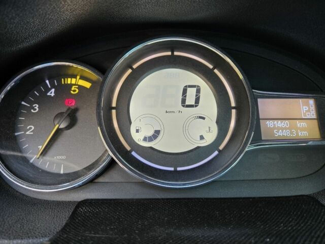 Білий Рено Меган, об'ємом двигуна 1.5 л та пробігом 182 тис. км за 9000 $, фото 3 на Automoto.ua