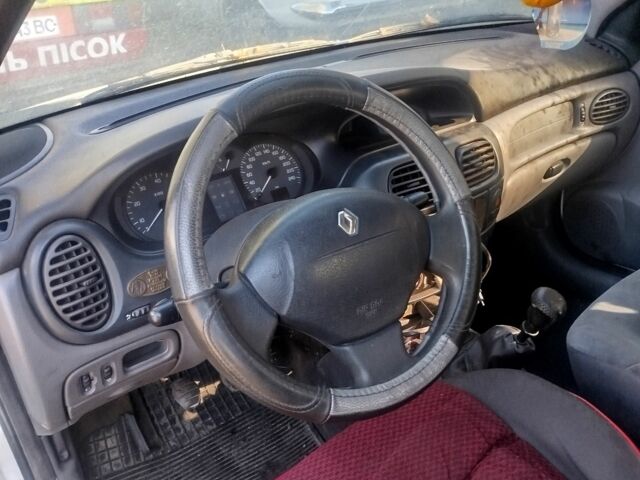 Рено Меган 1999 в Полонном на Automoto.ua Белый Рено Меган, объемом двигателя 0 л и пробегом 145 тыс. км за 713 $, фото 4 на Automoto.ua