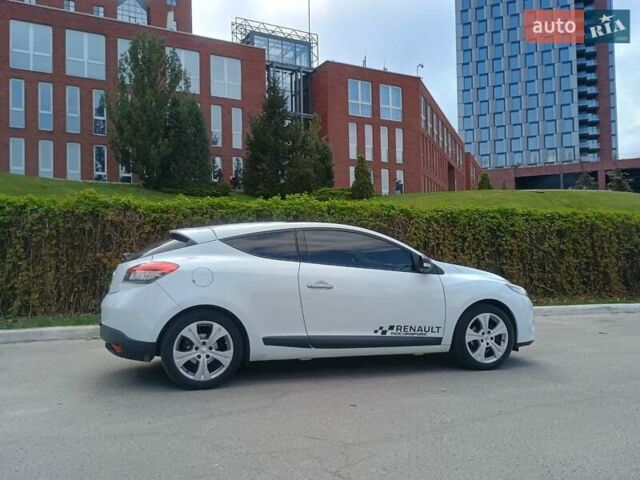 Белый Рено Меган, объемом двигателя 1.6 л и пробегом 182 тыс. км за 7100 $, фото 2 на Automoto.ua