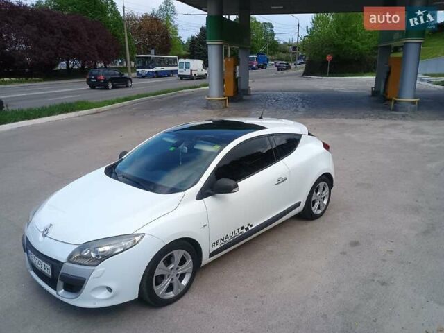 Белый Рено Меган, объемом двигателя 1.6 л и пробегом 182 тыс. км за 7100 $, фото 5 на Automoto.ua