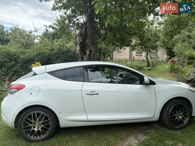 Белый Рено Меган, объемом двигателя 2 л и пробегом 144 тыс. км за 7899 $, фото 7 на Automoto.ua