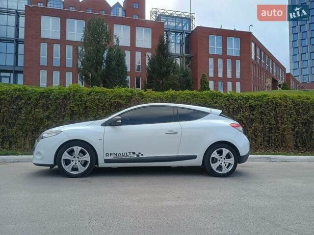 Белый Рено Меган, объемом двигателя 1.6 л и пробегом 182 тыс. км за 7100 $, фото 3 на Automoto.ua