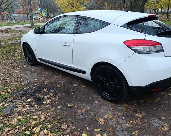 Білий Рено Меган, об'ємом двигуна 2 л та пробігом 200 тис. км за 9000 $, фото 5 на Automoto.ua