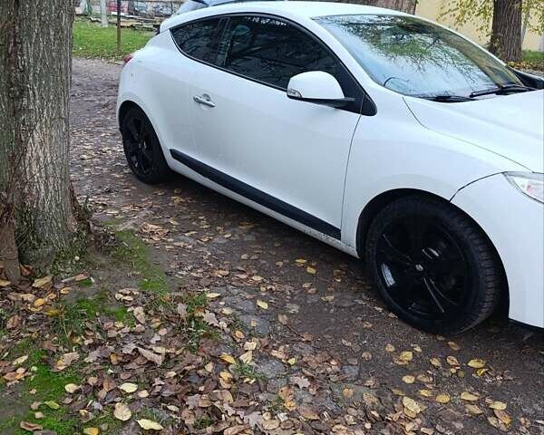 Білий Рено Меган, об'ємом двигуна 2 л та пробігом 200 тис. км за 9000 $, фото 6 на Automoto.ua