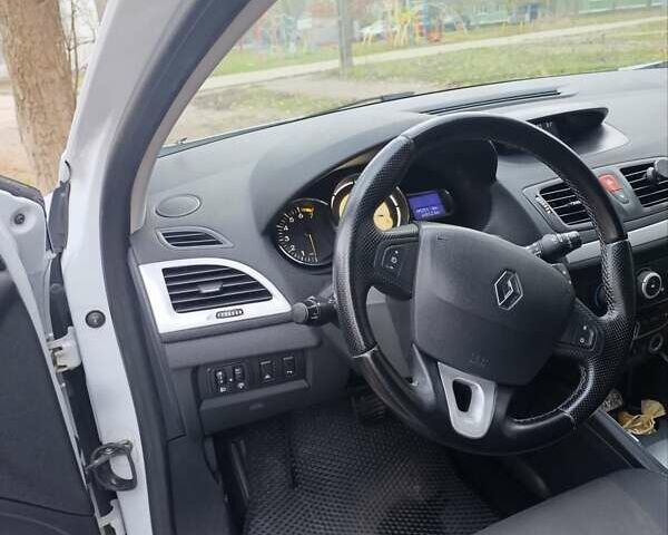 Білий Рено Меган, об'ємом двигуна 2 л та пробігом 200 тис. км за 9000 $, фото 3 на Automoto.ua