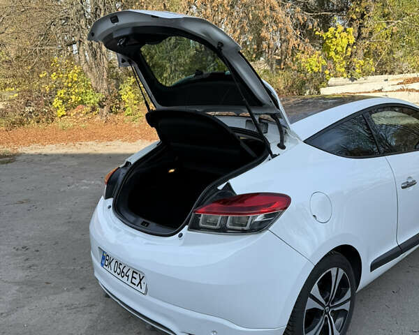 Белый Рено Меган, объемом двигателя 1.5 л и пробегом 188 тыс. км за 8800 $, фото 23 на Automoto.ua