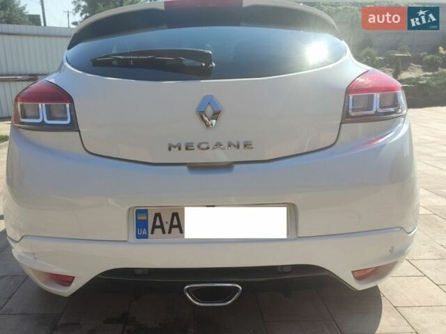 Белый Рено Меган, объемом двигателя 2 л и пробегом 95 тыс. км за 11000 $, фото 4 на Automoto.ua