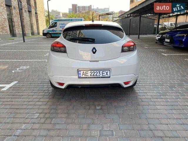 Белый Рено Меган, объемом двигателя 1.5 л и пробегом 190 тыс. км за 10900 $, фото 3 на Automoto.ua