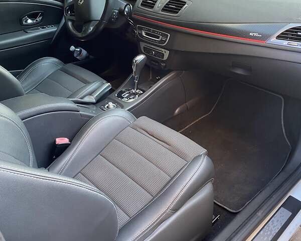 Белый Рено Меган, объемом двигателя 1.5 л и пробегом 190 тыс. км за 10900 $, фото 7 на Automoto.ua