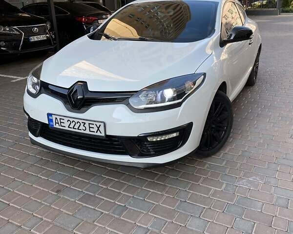 Белый Рено Меган, объемом двигателя 1.5 л и пробегом 190 тыс. км за 10900 $, фото 2 на Automoto.ua