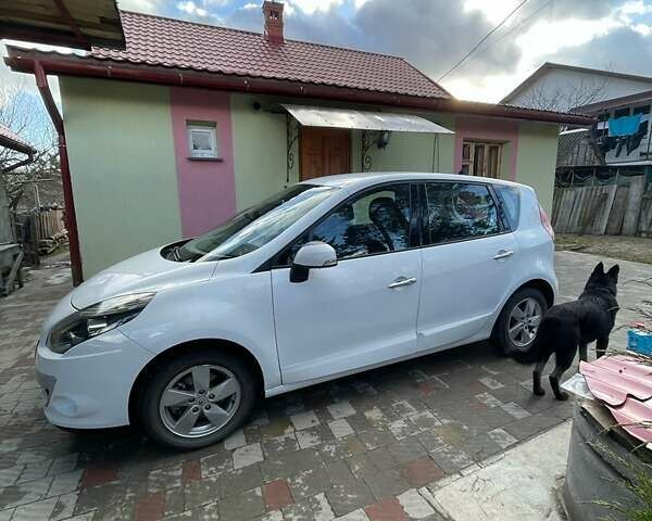 Белый Рено Меган, объемом двигателя 1.46 л и пробегом 200 тыс. км за 8300 $, фото 1 на Automoto.ua