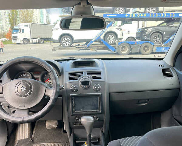 Белый Рено Меган, объемом двигателя 1.6 л и пробегом 252 тыс. км за 3900 $, фото 7 на Automoto.ua