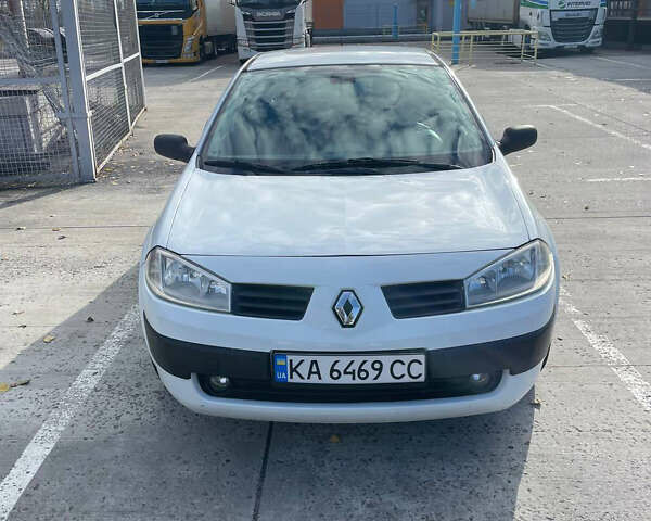 Белый Рено Меган, объемом двигателя 1.6 л и пробегом 252 тыс. км за 3900 $, фото 2 на Automoto.ua
