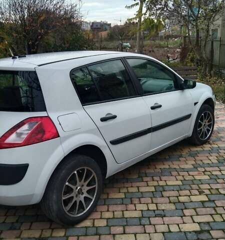 Белый Рено Меган, объемом двигателя 1.6 л и пробегом 230 тыс. км за 3100 $, фото 4 на Automoto.ua