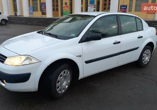 Белый Рено Меган, объемом двигателя 1.6 л и пробегом 212 тыс. км за 3400 $, фото 3 на Automoto.ua