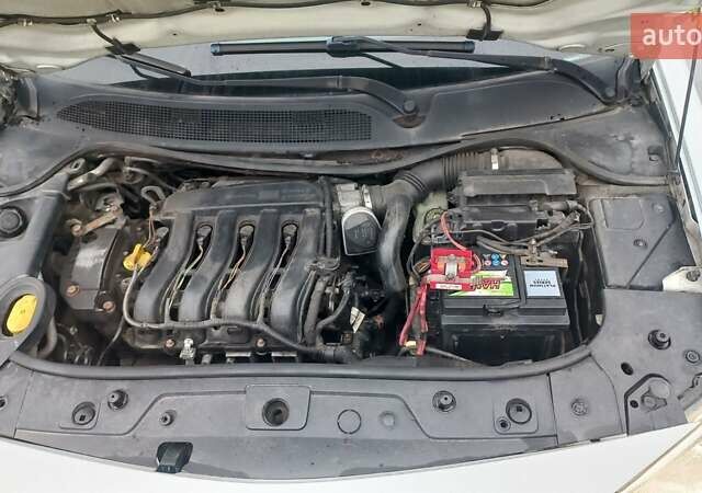 Белый Рено Меган, объемом двигателя 1.6 л и пробегом 212 тыс. км за 3400 $, фото 9 на Automoto.ua