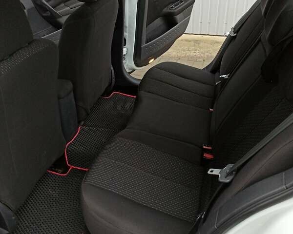 Білий Рено Меган, об'ємом двигуна 1.6 л та пробігом 280 тис. км за 3250 $, фото 11 на Automoto.ua