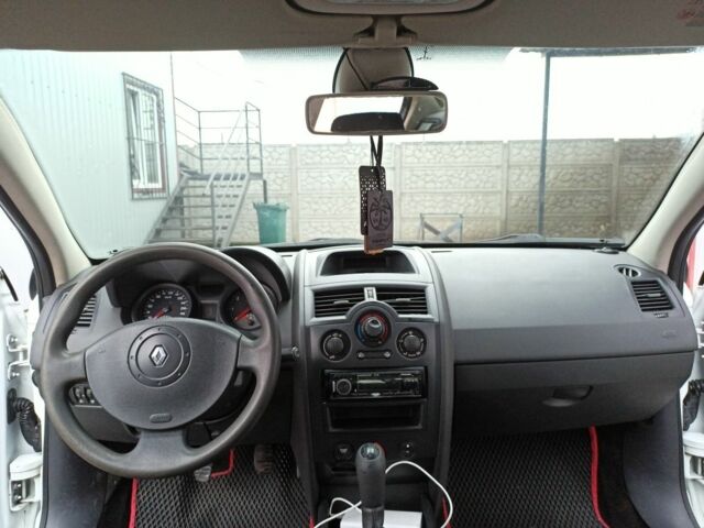 Белый Рено Меган, объемом двигателя 1.6 л и пробегом 280 тыс. км за 3250 $, фото 10 на Automoto.ua