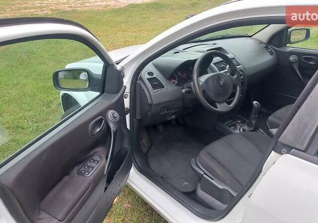 Белый Рено Меган, объемом двигателя 1.6 л и пробегом 212 тыс. км за 3400 $, фото 10 на Automoto.ua