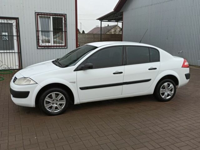 Белый Рено Меган, объемом двигателя 1.6 л и пробегом 280 тыс. км за 3250 $, фото 4 на Automoto.ua