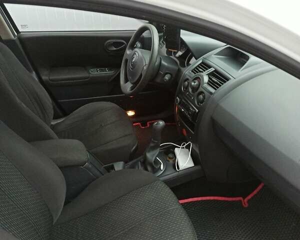 Білий Рено Меган, об'ємом двигуна 1.6 л та пробігом 280 тис. км за 3250 $, фото 9 на Automoto.ua