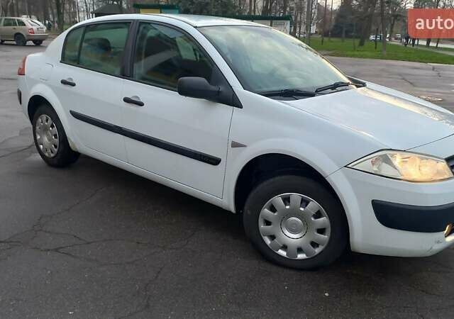 Белый Рено Меган, объемом двигателя 1.6 л и пробегом 212 тыс. км за 3400 $, фото 2 на Automoto.ua