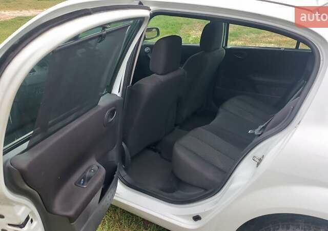 Белый Рено Меган, объемом двигателя 1.6 л и пробегом 212 тыс. км за 3400 $, фото 12 на Automoto.ua