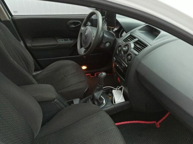 Белый Рено Меган, объемом двигателя 1.6 л и пробегом 280 тыс. км за 3250 $, фото 9 на Automoto.ua