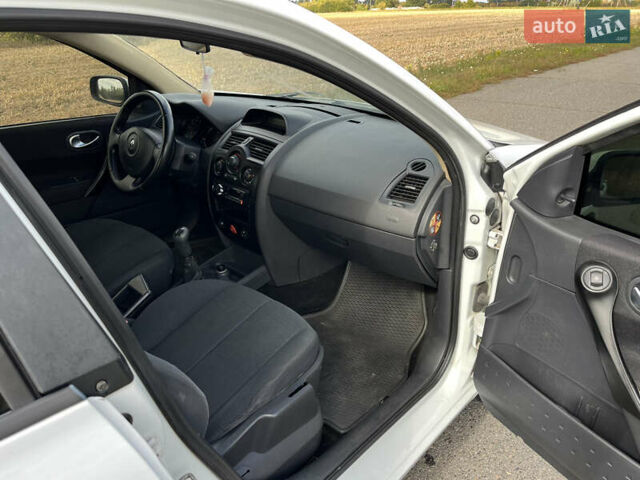 Білий Рено Меган, об'ємом двигуна 1.4 л та пробігом 215 тис. км за 3900 $, фото 14 на Automoto.ua