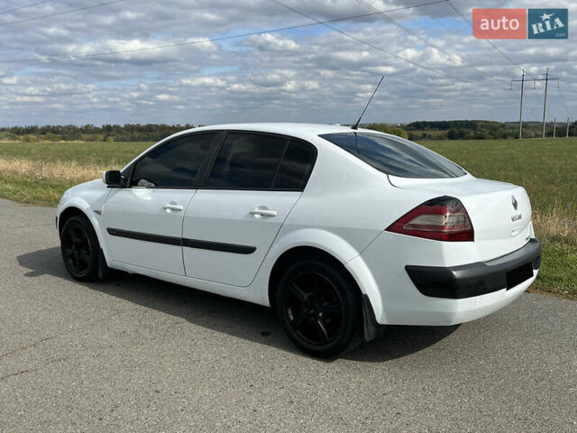 Белый Рено Меган, объемом двигателя 1.4 л и пробегом 215 тыс. км за 4100 $, фото 11 на Automoto.ua