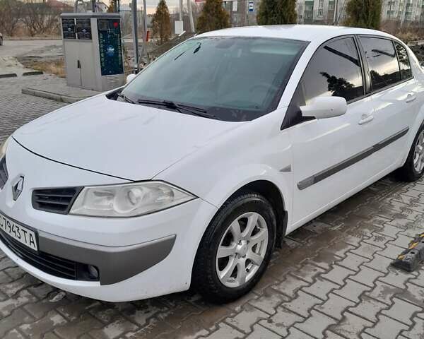 Белый Рено Меган, объемом двигателя 1.6 л и пробегом 332 тыс. км за 4500 $, фото 1 на Automoto.ua