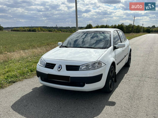 Белый Рено Меган, объемом двигателя 1.4 л и пробегом 215 тыс. км за 4100 $, фото 3 на Automoto.ua