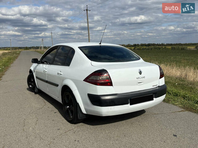 Белый Рено Меган, объемом двигателя 1.4 л и пробегом 215 тыс. км за 4100 $, фото 1 на Automoto.ua