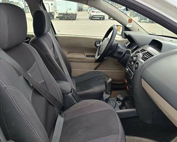 Білий Рено Меган, об'ємом двигуна 0 л та пробігом 256 тис. км за 4200 $, фото 3 на Automoto.ua