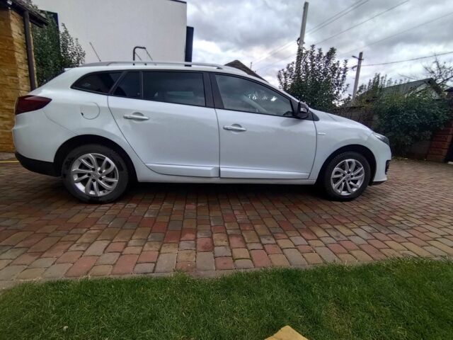 Рено Меган 2016 в Ровно на Automoto.ua Белый Рено Меган, объемом двигателя 1.5 л и пробегом 199 тыс. км за 9800 $, фото 3 на Automoto.ua