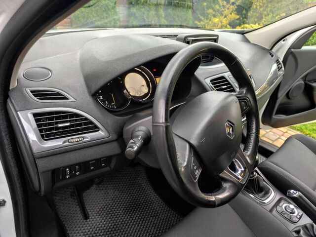 Рено Меган 2016 в Ровно на Automoto.ua Белый Рено Меган, объемом двигателя 1.5 л и пробегом 199 тыс. км за 9800 $, фото 22 на Automoto.ua