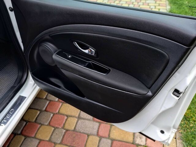 Рено Меган 2016 в Ровно на Automoto.ua Белый Рено Меган, объемом двигателя 1.5 л и пробегом 199 тыс. км за 9800 $, фото 10 на Automoto.ua