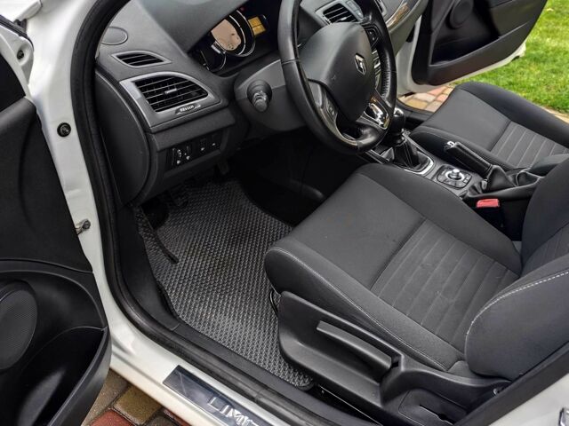 Рено Меган 2016 в Ровно на Automoto.ua Белый Рено Меган, объемом двигателя 1.5 л и пробегом 199 тыс. км за 9800 $, фото 14 на Automoto.ua