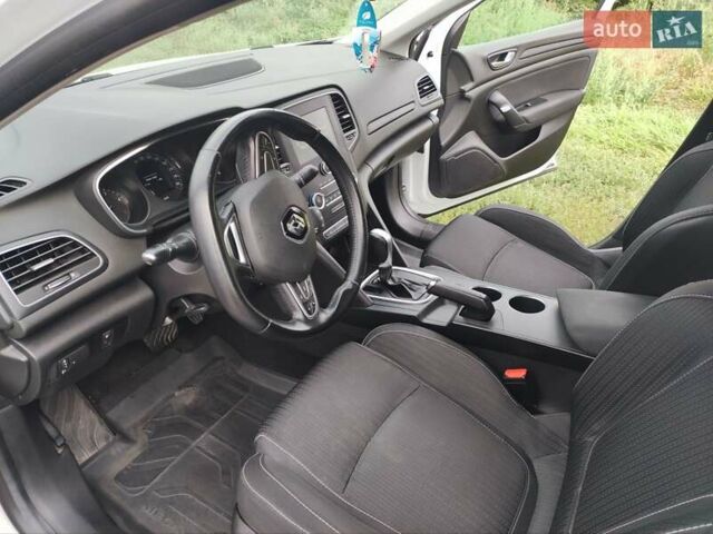 Белый Рено Меган, объемом двигателя 1.46 л и пробегом 150 тыс. км за 13999 $, фото 3 на Automoto.ua