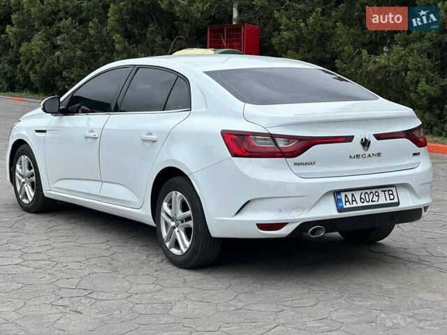 Белый Рено Меган, объемом двигателя 1.46 л и пробегом 81 тыс. км за 14899 $, фото 5 на Automoto.ua