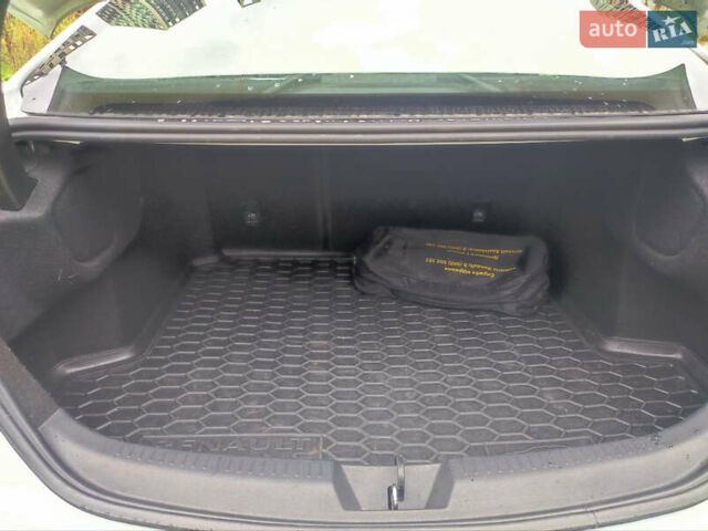 Білий Рено Меган, об'ємом двигуна 1.46 л та пробігом 150 тис. км за 13300 $, фото 12 на Automoto.ua