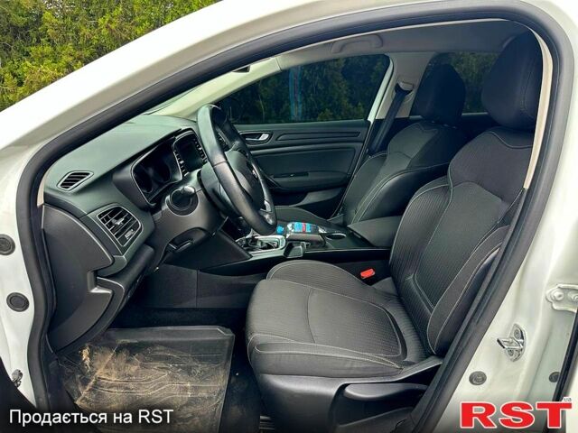 Белый Рено Меган, объемом двигателя 1.5 л и пробегом 81 тыс. км за 14399 $, фото 7 на Automoto.ua