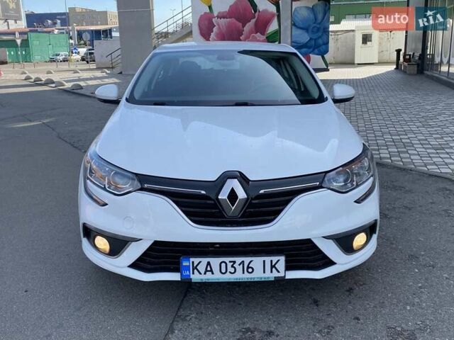 Белый Рено Меган, объемом двигателя 1.46 л и пробегом 150 тыс. км за 13990 $, фото 2 на Automoto.ua
