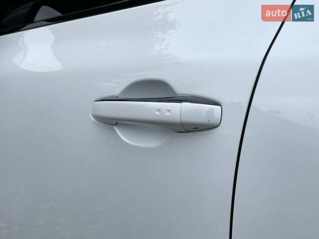 Белый Рено Меган, объемом двигателя 1.46 л и пробегом 239 тыс. км за 13490 $, фото 10 на Automoto.ua